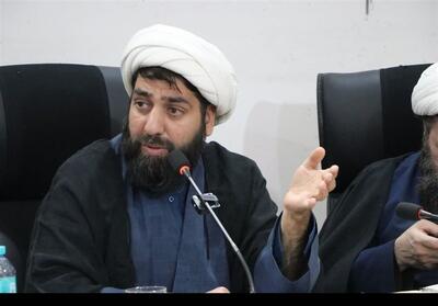  نماینده ویژه رهبر انقلاب بر مزار شهدای جزیره هرمز حاضر شد - تسنیم