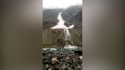  فیلم ریزش گسترده بهمن از یخچال طبیعی