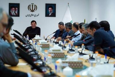  مخبر: بازسازی با فناوری‌های گذشته و غیر نوین، خطایی راهبردی است/ برخی به دنبال بازسازی صنایع فولاد، پتروشیمی و نیروگاه‌ها با همان فناوری‌های ۵۰ سال پیش هستند
