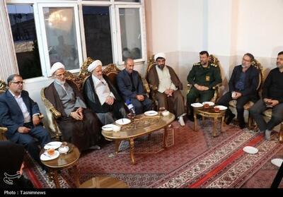  دیدار رئیس عقیدتی سیاسی فرماندهی کل قوا با خانواده 2 شهید - تسنیم