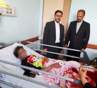  عیادت دادستان مرکز کردستان از دختران قربانی کودک آزاری در سنندج