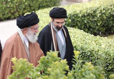  انتشار تصویر ویژه از رهبر انقلاب در کنار امام شهید به مناسبت  غدیر - تسنیم