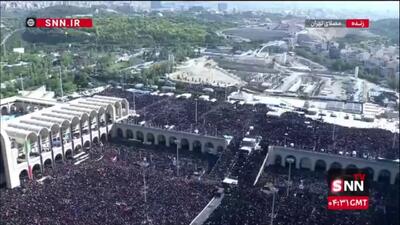  تصاویر هوایی از جمعیت پرشور مردم در مراسم اقامه نماز بر پیکر رهبر شهید انقلاب