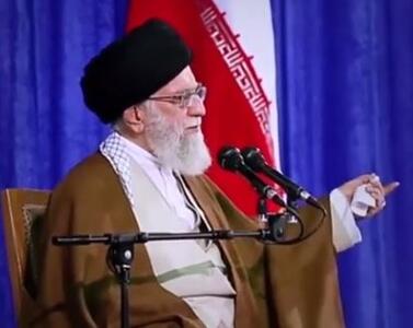  رهبر شهید: اینها خوراک مار و مور خواهند شد و جمهوری اسلامی هم چنان ایستاده