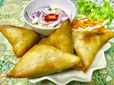 طرز تهیه سمبوسه پیتزایی اهوازی با سوسیس و پنیر پیتزا