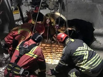  عملیات امداد و نجات آتش‌نشانی شهرکرد در خیابان نامجو؛ سقوط فرد از ارتفاع به چاله آسانسور