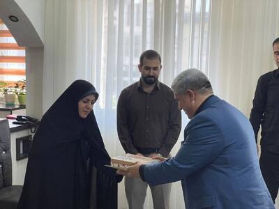 دیدار معاون استاندار کردستان با خانواده ۲ شهید مبارزه با قاچاق کالا در قروه
