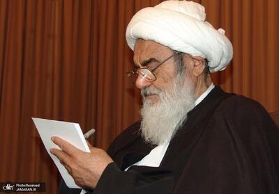  آیت‌الله‌العظمی مظاهری: مراسم باشکوه تشییع بار دیگر عشق ملت به رهبر شهید را به اثبات رسانید و دشمنان این مرز و بوم را در ورطۀ عجز و یأس و انزوا فرو بُرد/ یاوه‌گویی‌های رئیس‌جمهور تبهکار و سیاه نامۀ آمریکا، نشانۀ روشنی از وحشت او از ملّت با عظمت ایران است