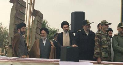  تصویری از رهبر انقلاب، سید مجتبی خامنه‌ای در منطقه زلزله زده سر پل ذهاب