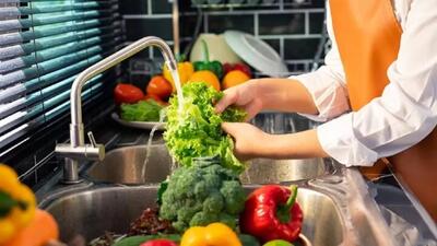  خطرات شستن میوه بامایع ظرفشوی
