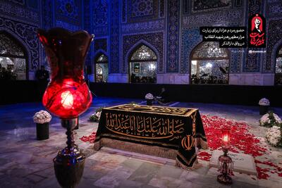 حال و هوای مزار مطهر رهبر شهید ایران در دارالذکر، در نیمهشبهای حرم امام رئوف