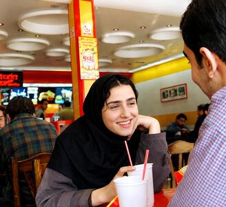  خاطره‌بازی در استار برگر؛ پاتوق خاطره‌انگیز تهران در دهه 80 - چیدانه
