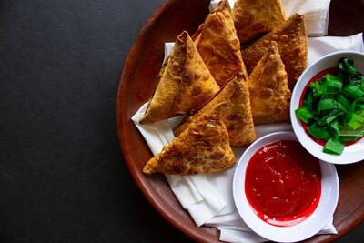 طرز تهیه سمبوسه پیتزایی اهوازی برای ۶ نفر | سمبوسه را چگونه بپیچیم ؟ + آموزش تصویری