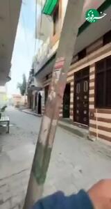  دقت شگفت انگیز راننده پیک هندی در پرتاب روزنامه + فیلم