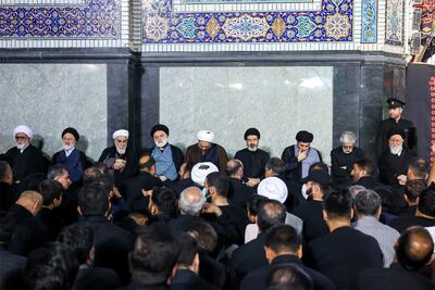  تصاویری از سومین شب آیین بزرگداشت رهبر شهید از طرف رهبر انقلاب در حرم مطهر رضوی