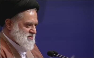  عکس | سید مصطفی خامنه ای فرزند رهبر شهید در حال زیارت مزار حضرت ابالفضل العباس(ع)