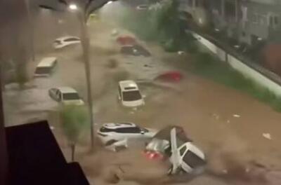  فیلم/ سرگردانی خودروها در سیل ویرانگر شمال شرقی چین