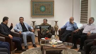  احمدی‌نژاد با دوستان و همکارانش دیدار کرد (+ عکس)