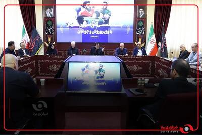  کلیپ جلسه تخصصی فدراسیون هندبال با حضور وزیر ورزش و جوانان