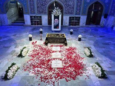  اهدای فرش زیلوی میبدی برای دارالذکر به یاد امام شهید