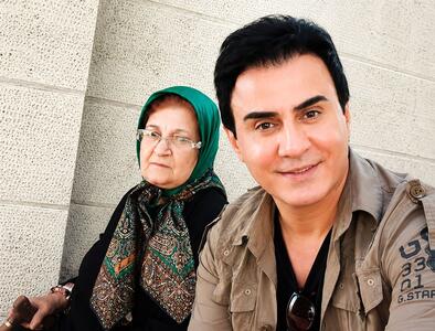  داریوش فرضیایی به  سوگ مادر نشست