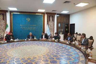 نشست وزیر میراثفرهنگی، گردشگری و صنایعدستی با سرمایهگذاران و تاکید برتسریع در رفع موانع