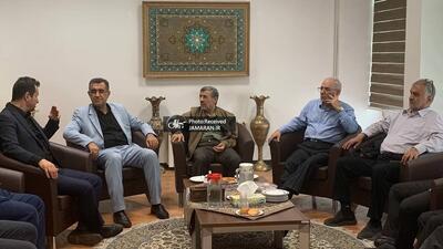  احمدی‌نژاد با دوستان و همکارانش دیدار کرد + عکس