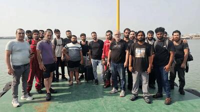  ایران سرنشینان یک برخورد دریایی در تنگه هرمز را نجات داد/ تصاویر