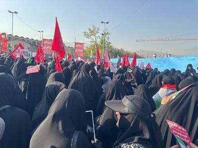 مراسم بزرگداشت رهبر شهید انقلاب در مصلی تهران آغاز شد