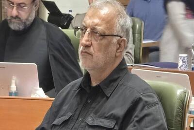 شهردار تهران وارد صحن شورا شد