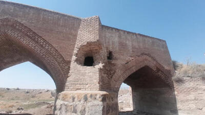 آسیب به پل تاریخی قیرمیزی کورپی اردبیل در اثر حفاری غیرمجاز