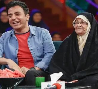 داریوش فرضیایی به سوگ مادر نشست