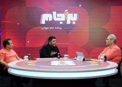  دبیر: حسن یزدانی طفلک با یک دست به پاریس رفت!