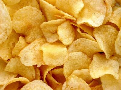 طرز تهیه چیپس ترد و رژیمی در خانه/ میانوعده محبوب بدون روغن و با حداقل کالری را اینطور درست کنید