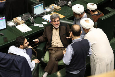 فلسفهبافی سوپرانقلابیها برای معادله ۱۳ منهای یک و سانسور آرای نظامیان | بازهم جلیلی، بازهم مخالفت و بازهم نشستن در سایه | پایداری سپری بهتر از پزشکیان ندارد؟