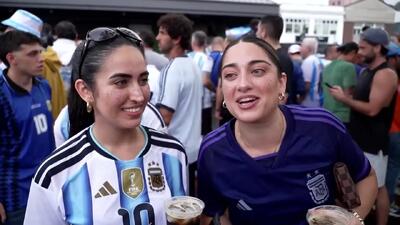 سیل هواداران آرژانتین در آتلانتا پیش از نبرد حساس با انگلیس