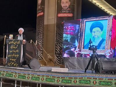  امام جمعه شیراز: «باید برخاست» می‌خواهد امت اسلامی را از خواب گران بیدار کند