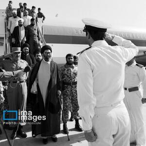  تصاویر کمتر دیده شده از  حضور شهید آیت‌الله العظمی خامنه‌ای در مانور دریایی تنگه هرمز؛ مهر ۱۳۶۴