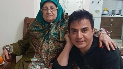  ببینید  | خداحافظی تلخ داریوش فرضیایی با پیکر مادرش