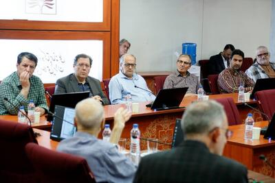 قدمهای لرزان و کوچک نویسندگان راهگشا خواهد بود