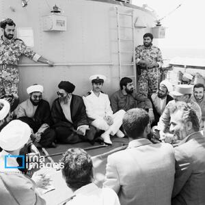  عکس/ آیت‌الله خامنه‌ای و حسن روحانی در مانور دریایی در تنگه هرمز