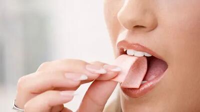 اگر آدامس را قورت بدهید چه اتفاقی میافتد؟
