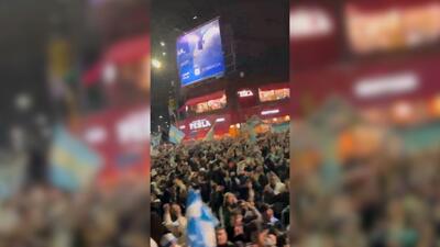  خوشحالی هوادارن آرژانتین بعد از پیروزی مقابل انگلیس