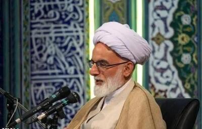  امام جمعه اراک: ملت ایران از حق خود در تنگه هرمز عقب‌نشینی نمی‌کند