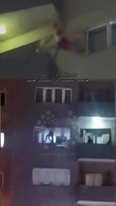 لحظه سقوط مرد جوان از طبقه ۶ برجی در تبریز + فیلم