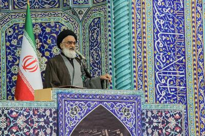 امام جمعه قم: اقتدار، شرط صلح پایدار است