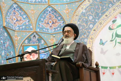 امام جمعه قم: برخی باید از توهم دلبستگی به مذاکرات بیحاصل و زیانبار خارج شوند