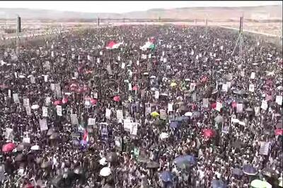  راهپیمایی باشکوه مردم یمن در «جمعه هشدار و آماده‌باش»+ فیلم