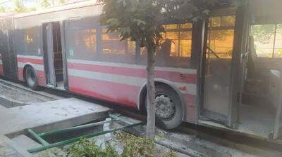  تصاویری وحشتناک از تصادف اتوبوس BRT در خیابان ولیعصر