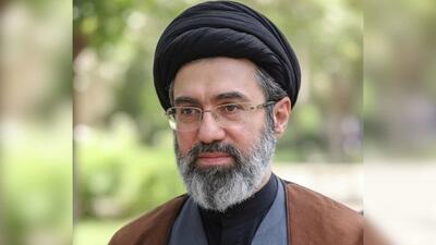 رهبر انقلاب: امضای رئیسجمهور آمریکا بیارزش و نامعتبر است